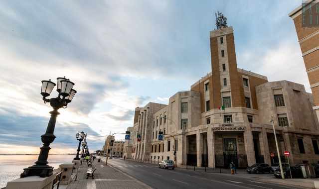 Bari, il Palazzo dell'Aeronautica: tempio del volo che fu 